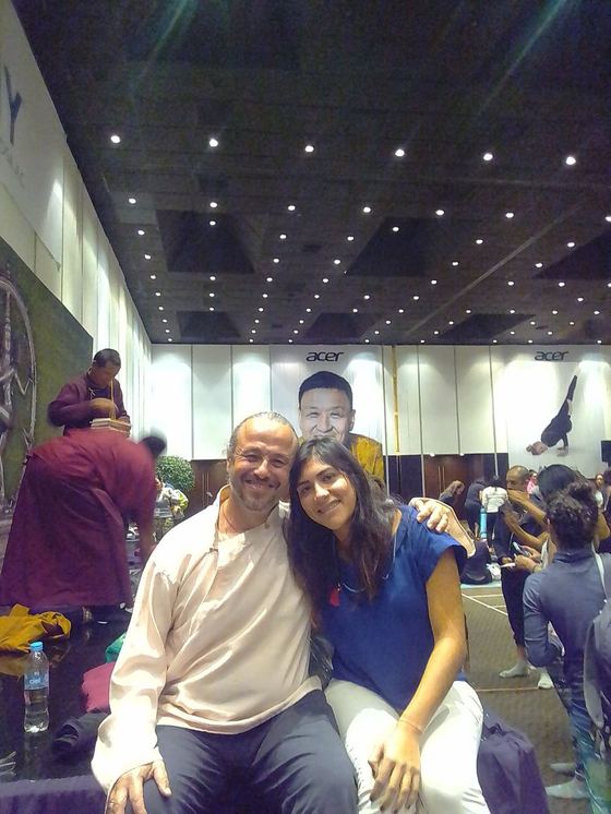 Con un ser extraordinario y maestro en yoga tibetano, Dr. Alejandro Chaoul es Senior Teacher de "Las 3 Puertas" organización internacional. Here with Dr. Alejandro Chaoul is a Senior Teacher of "The 3 Doors" a international organization.