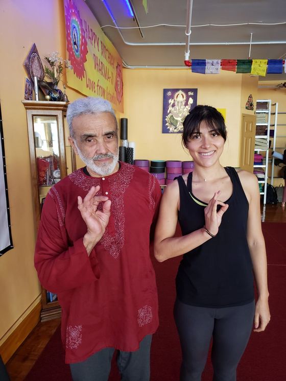 Aquí después de las clases de chanting y yoga con el maestro Sri Dharma Mittra en NYC.