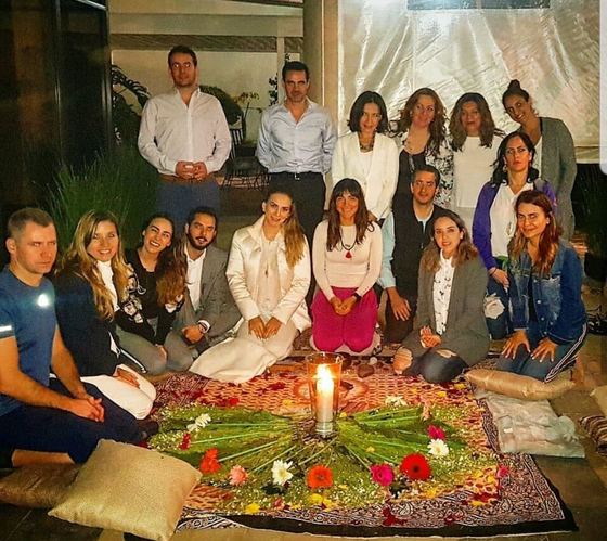 Here guiding a Equinoz Spring Meditation with my beautiful group. Guiando meditación de Primavera.